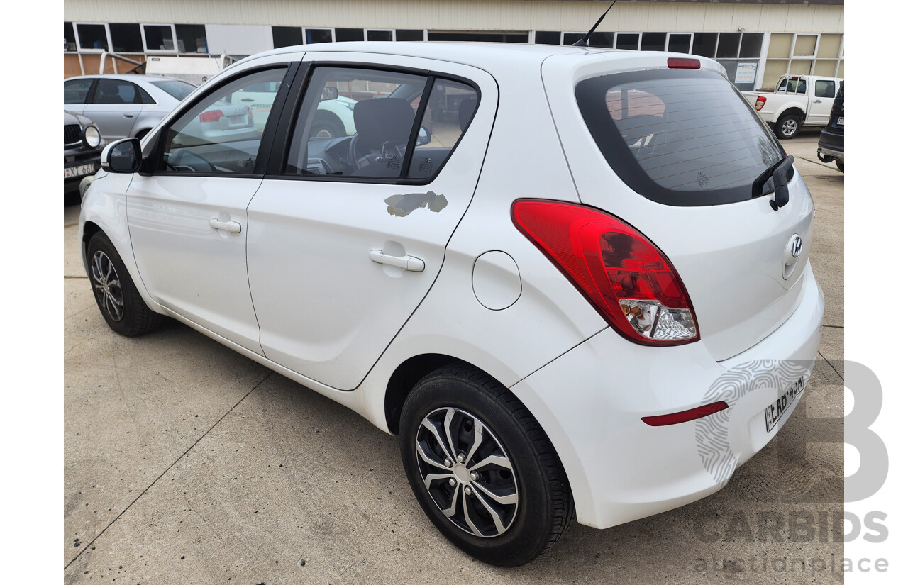 2/2015 Hyundai i20 Active PB MY14 5d Hatchback White 1.4L