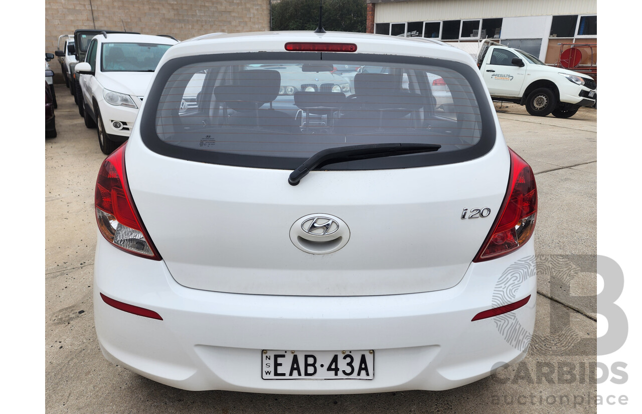 2/2015 Hyundai i20 Active PB MY14 5d Hatchback White 1.4L