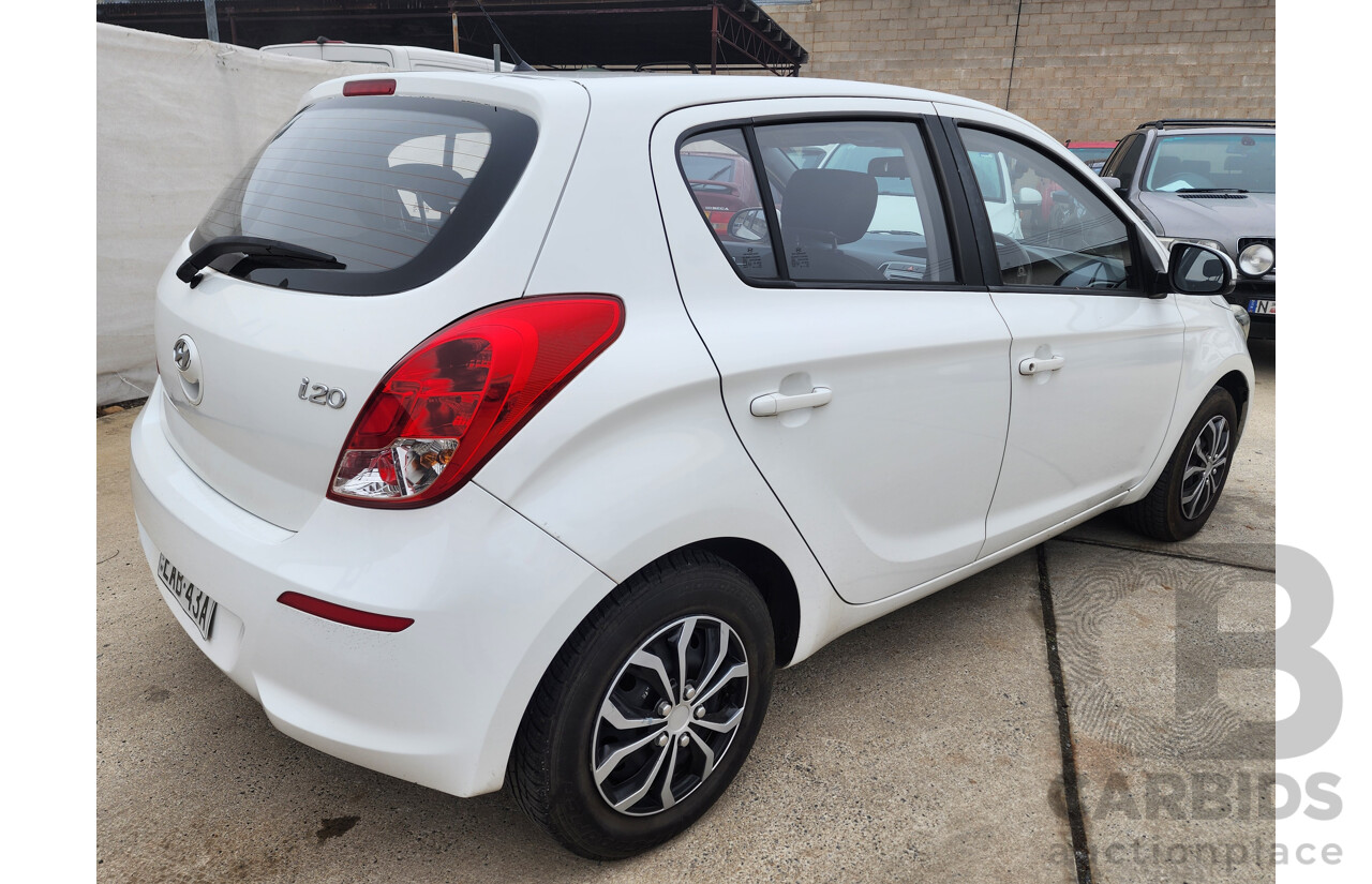 2/2015 Hyundai i20 Active PB MY14 5d Hatchback White 1.4L