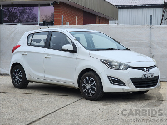 2/2015 Hyundai i20 Active PB MY14 5d Hatchback White 1.4L