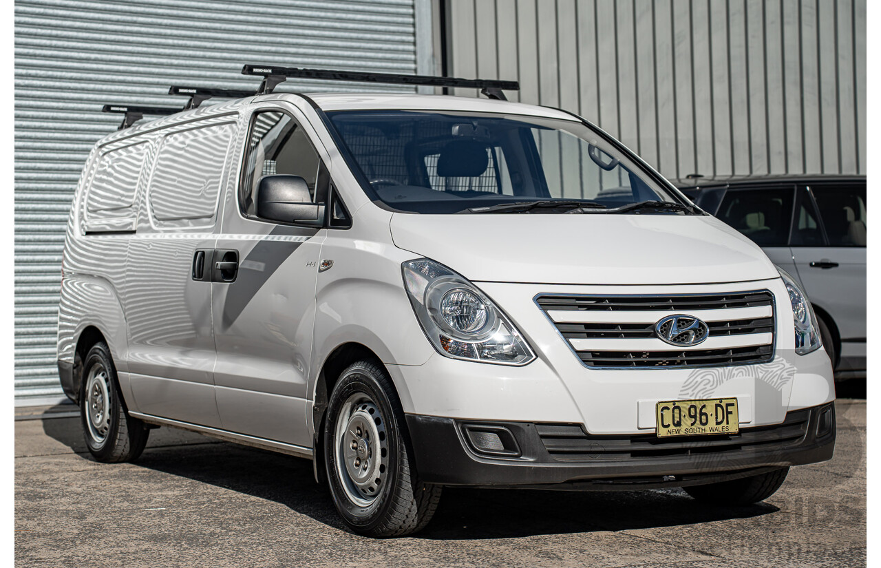 05/2018 Hyundai iLoad 3S Liftback (RWD) TQ4 MY19 4d Van Creamy White Turbo Diesel 2.5L