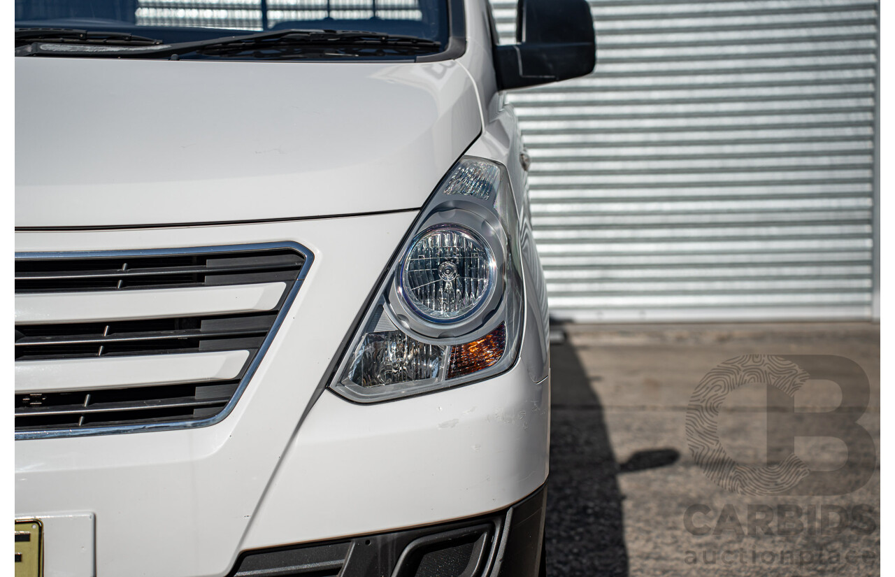 05/2018 Hyundai iLoad 3S Liftback (RWD) TQ4 MY19 4d Van Creamy White Turbo Diesel 2.5L