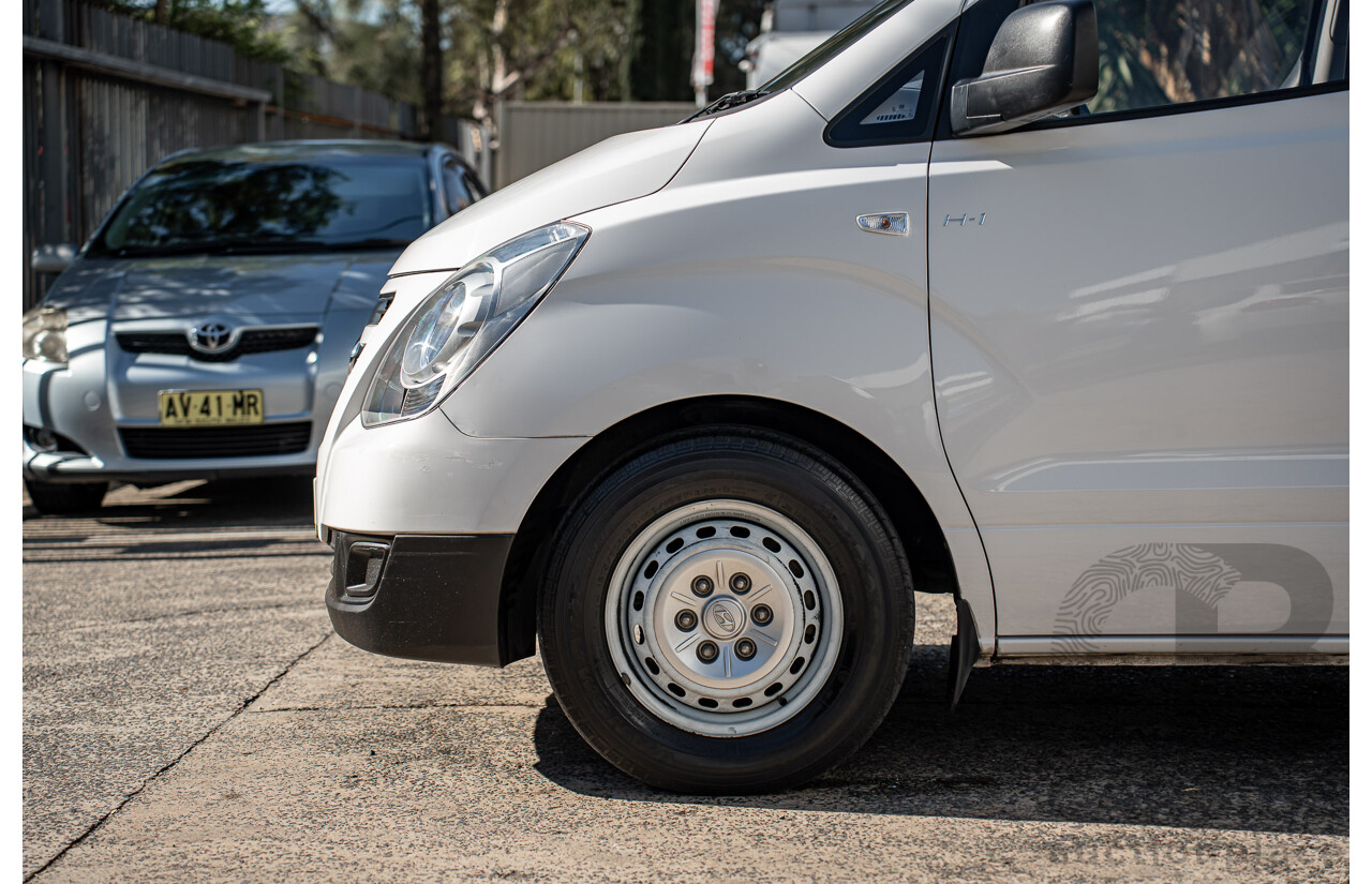 05/2018 Hyundai iLoad 3S Liftback (RWD) TQ4 MY19 4d Van Creamy White Turbo Diesel 2.5L