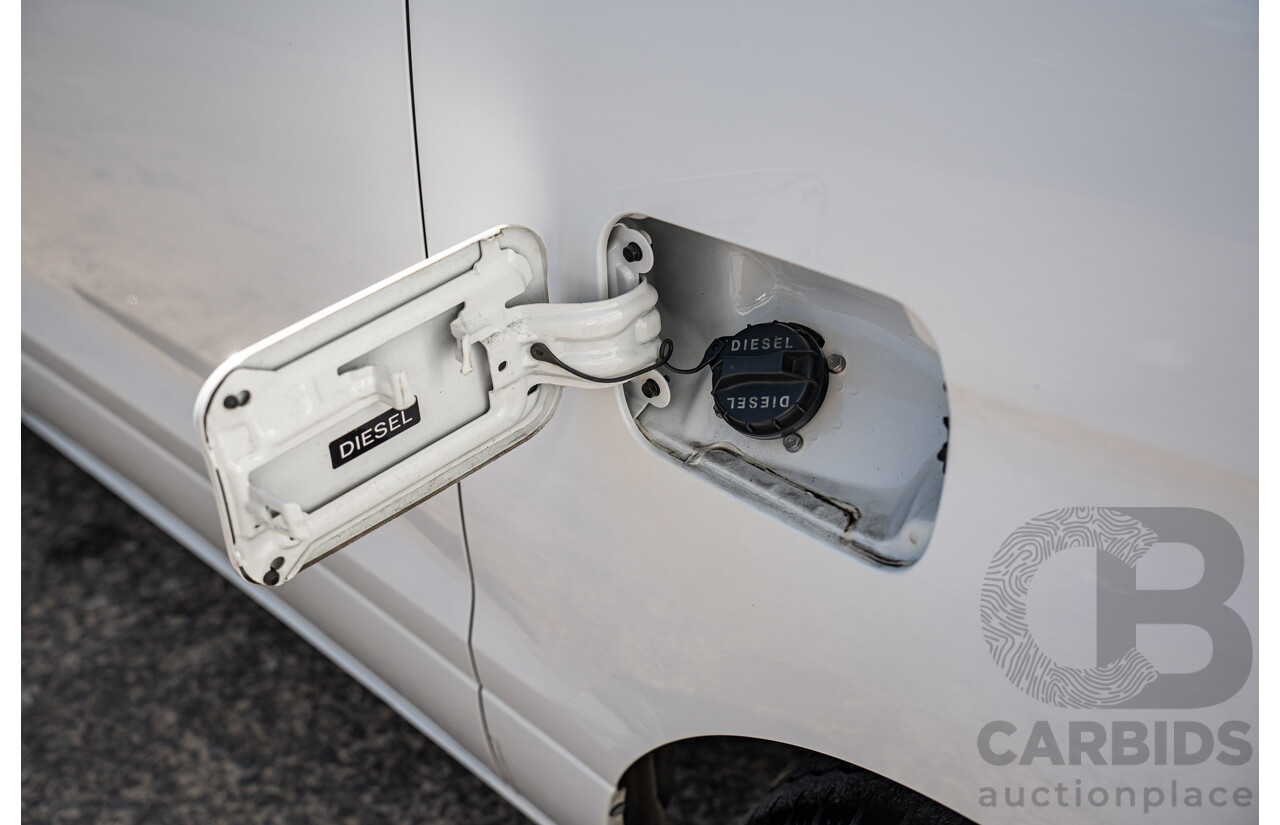 05/2018 Hyundai iLoad 3S Liftback (RWD) TQ4 MY19 4d Van Creamy White Turbo Diesel 2.5L