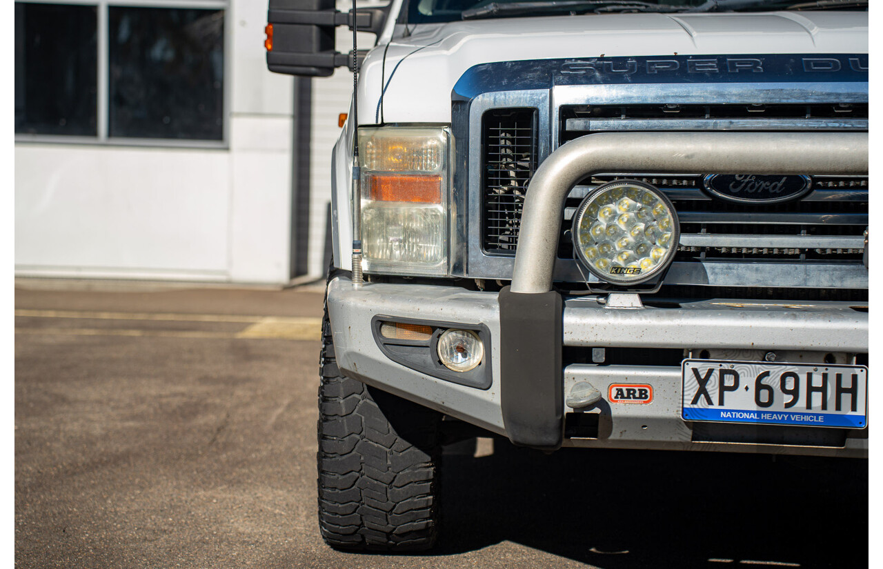 10/2008 Ford F250 XLT Lariat (4x4) RN Crew Cab P/Up Oxford White Twin Turbo Diesel - Powerstroke V8 6.4L