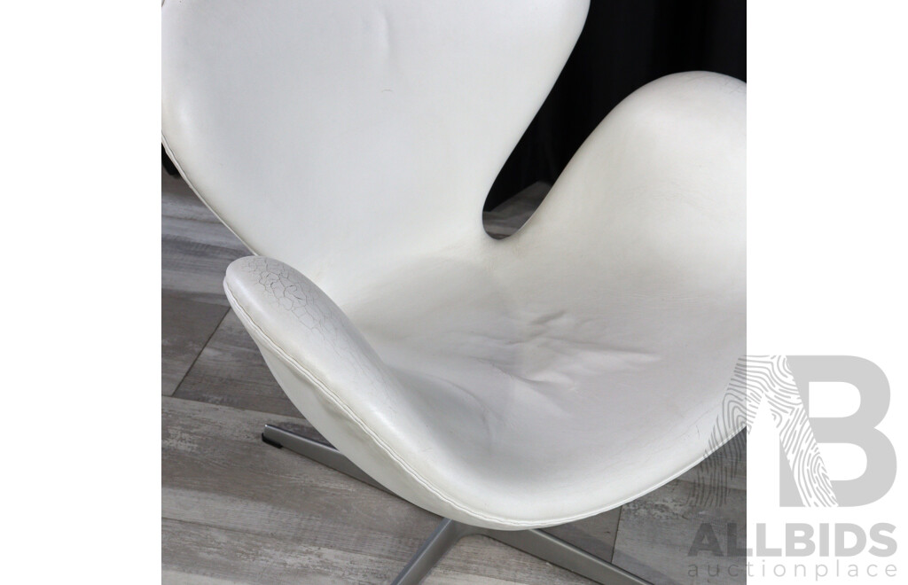 Swan Chair and Footstool by Hans Wegner for Fritz Hansen