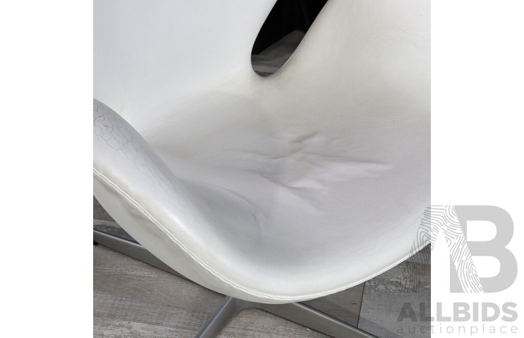 Swan Chair and Footstool by Hans Wegner for Fritz Hansen