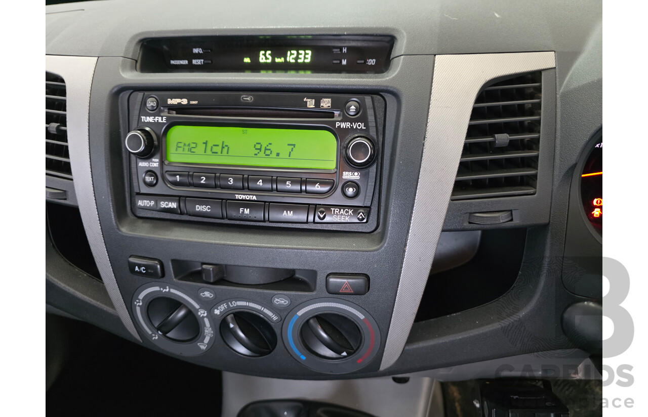 4/2005 Toyota Hilux SR5 (4x4) GGN25R Dual Cab P/Up Silver 4.0L