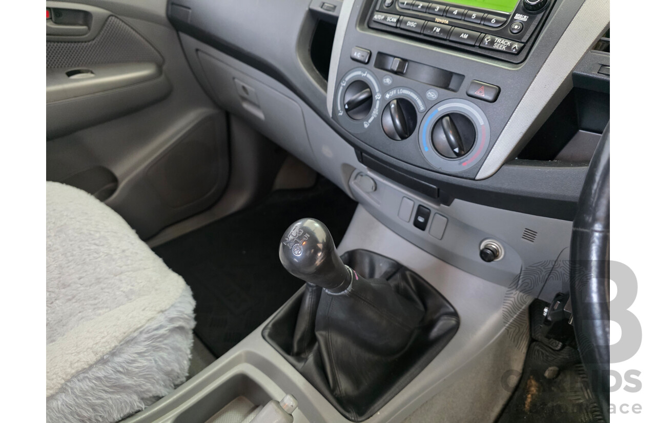 4/2005 Toyota Hilux SR5 (4x4) GGN25R Dual Cab P/Up Silver 4.0L