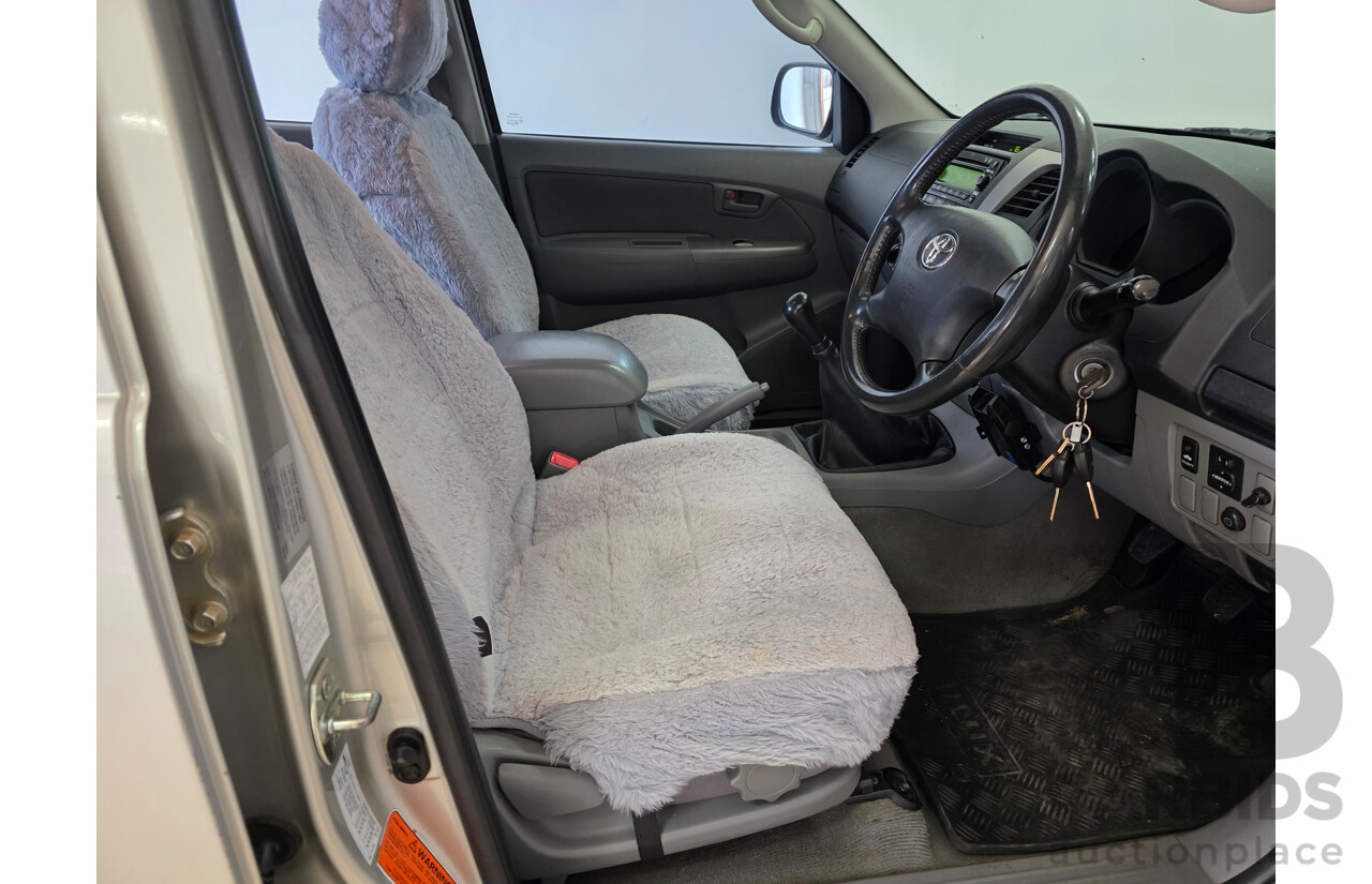 4/2005 Toyota Hilux SR5 (4x4) GGN25R Dual Cab P/Up Silver 4.0L