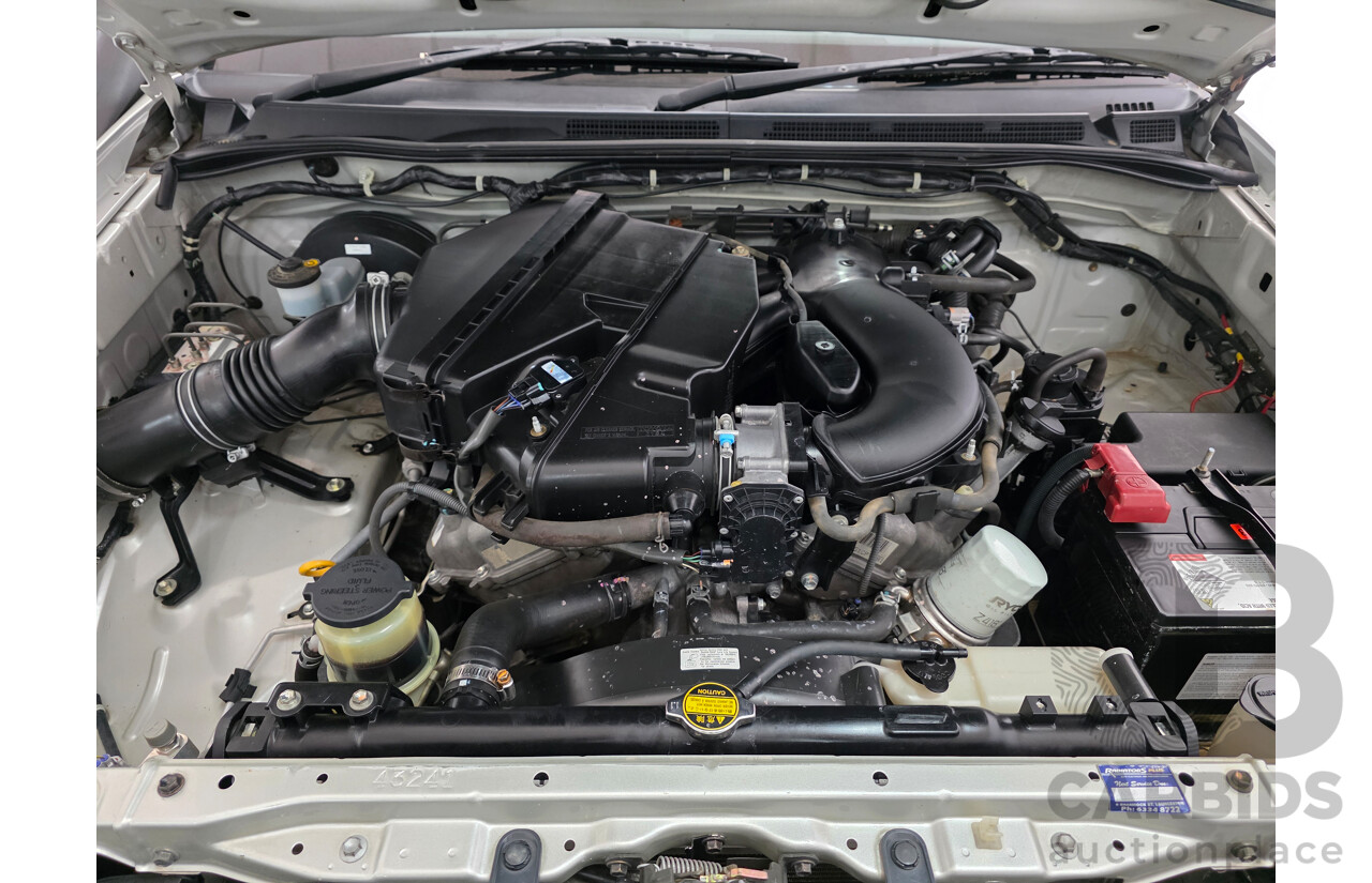 4/2005 Toyota Hilux SR5 (4x4) GGN25R Dual Cab P/Up Silver 4.0L
