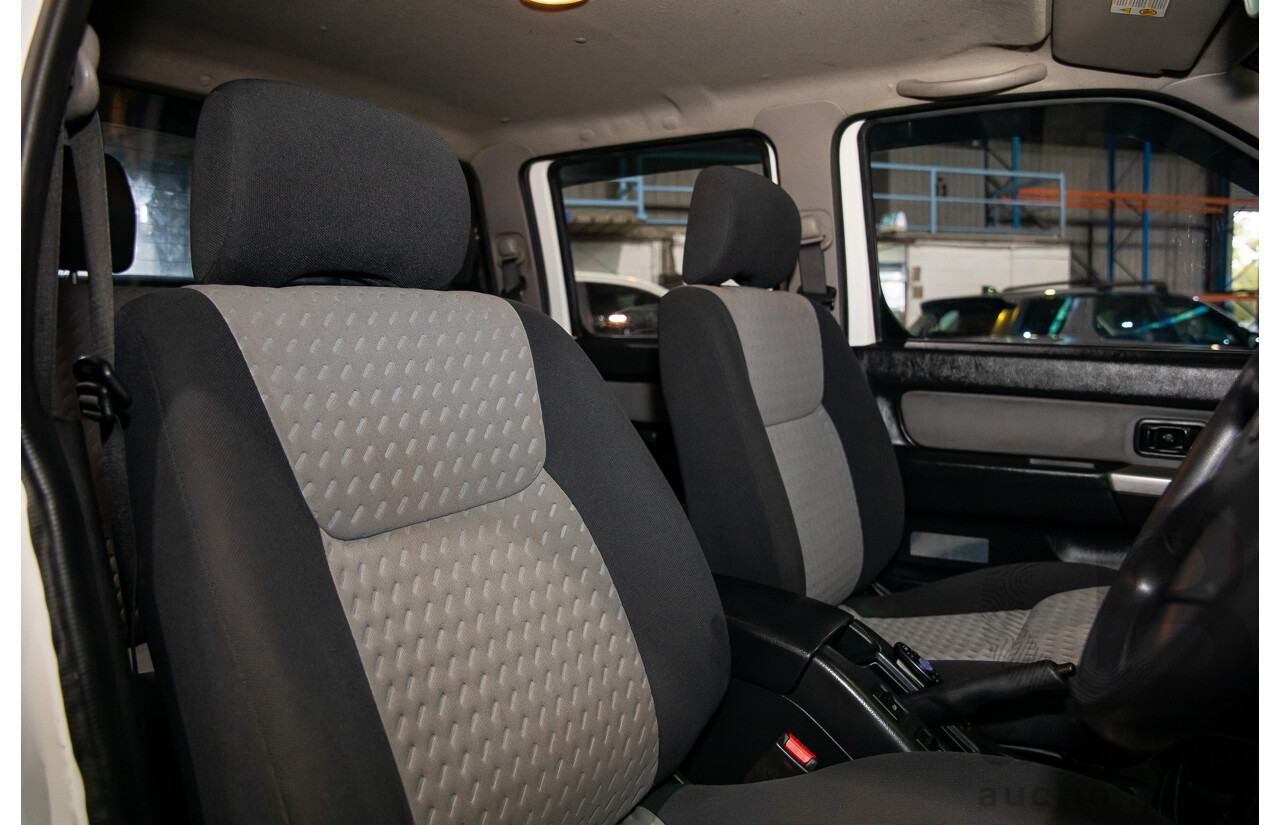 1/2014 Nissan Navara ST-R (4x4) D22 Series 5 Dual Cab P/Up Polar White Turbo Diesel 2.5L