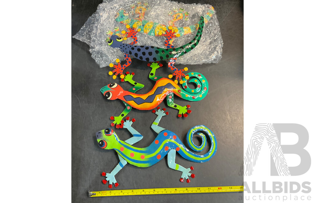 Metal Decorative Indoor Outdoor Hanging Wall Art - Gecko Lizard, Dragonfly, Butterfly  - Lot of 35