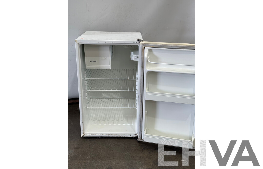 Kelvinator Manual 140 Ltr Bar Fridge
