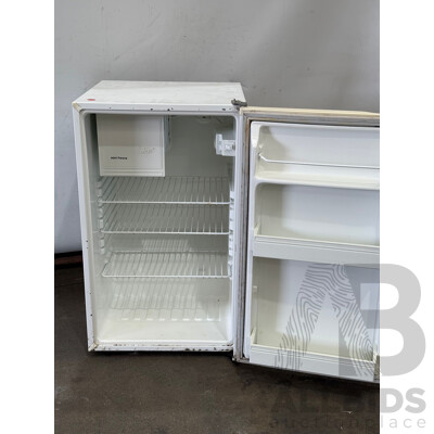 Kelvinator Manual 140 Ltr Bar Fridge