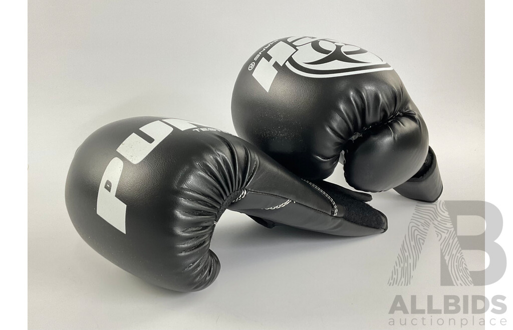 Pair of Black Punch Boxing Gloves - Size 16