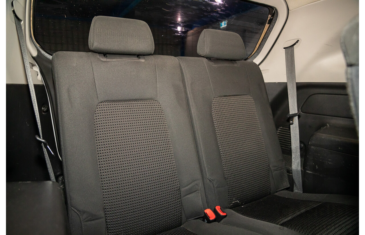 2/2015 Holden Captiva 7 LS (FWD) CG MY15 4d Wagon Summit White 2.4L - 7 Seater