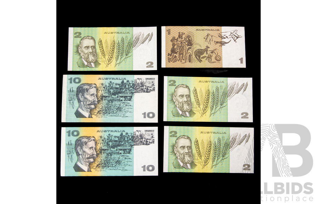 Two Australian 1991 Ten Dollar Notes, Fraser/Cole R313a, MQJ, MKL Three 1985 Two Dollar Notes R89 Consecutive LFE 559050-559051 and LJJ, 1982 One Dollar Johnston/Stone R78