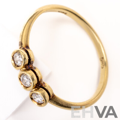 14ct Diamond Trilogy Ring, Est TDW 0.20ct, Size Q, 1.99 Grams