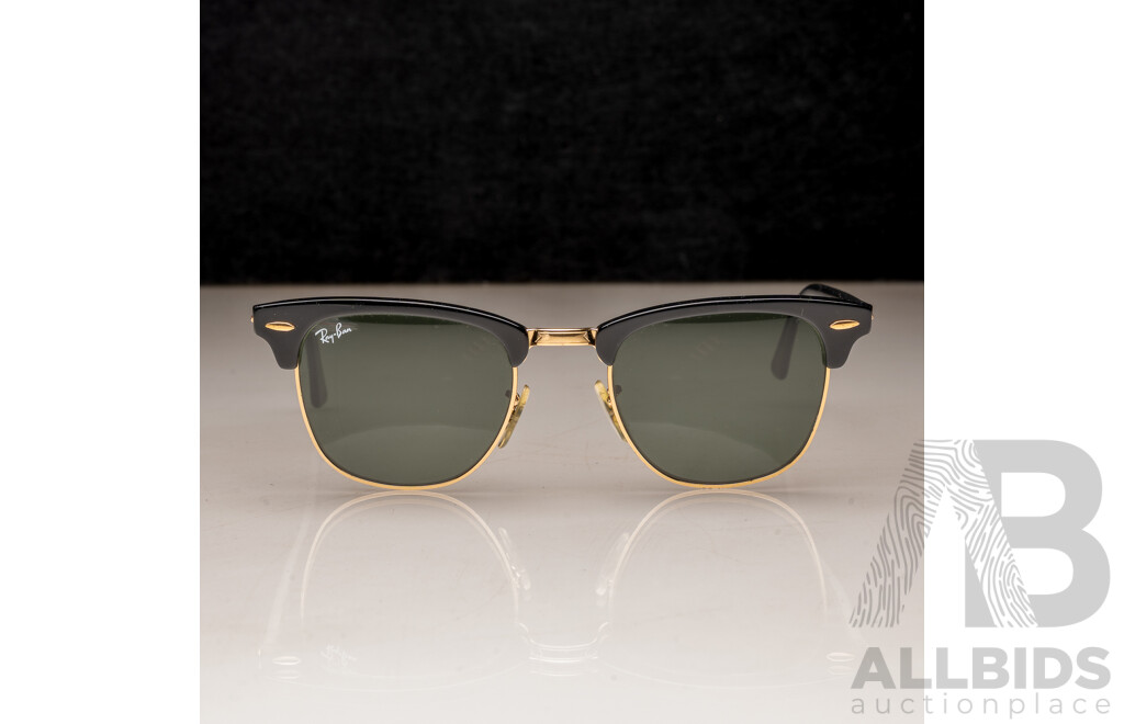 Ray-Ban 3016 Clubmaster Sunglasses, RB 3016 W0385, with Original Case