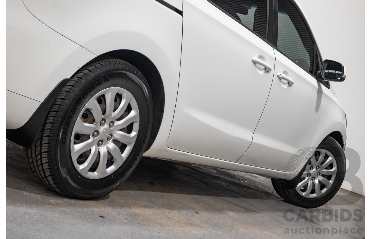 07/2016 Kia Carnival S YP MY16 4D Wagon White 3.3L - 8 Seats