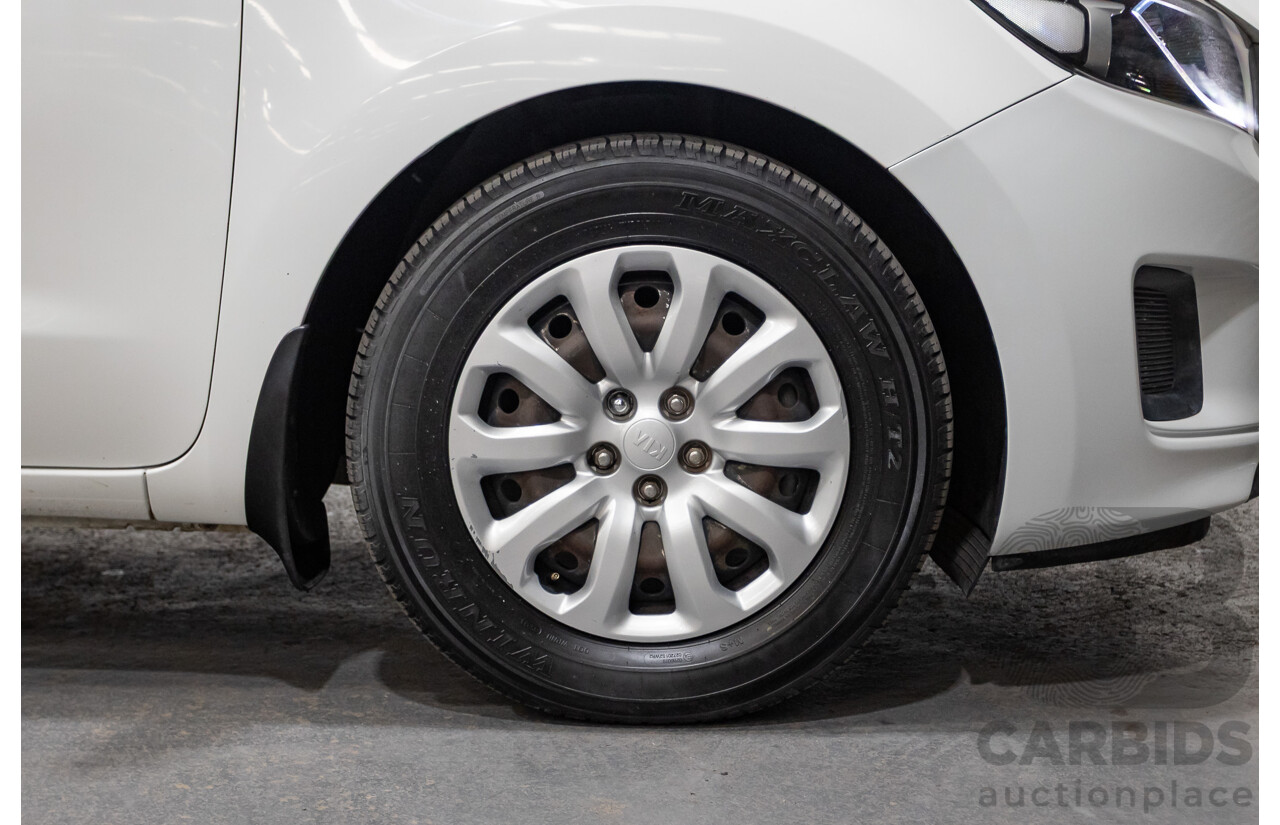 07/2016 Kia Carnival S YP MY16 4D Wagon White 3.3L - 8 Seats