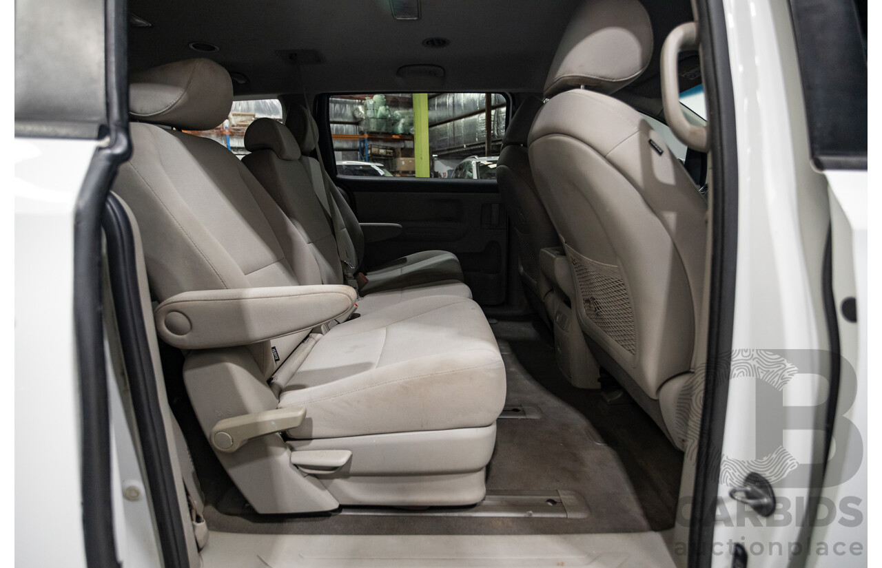 07/2016 Kia Carnival S YP MY16 4D Wagon White 3.3L - 8 Seats
