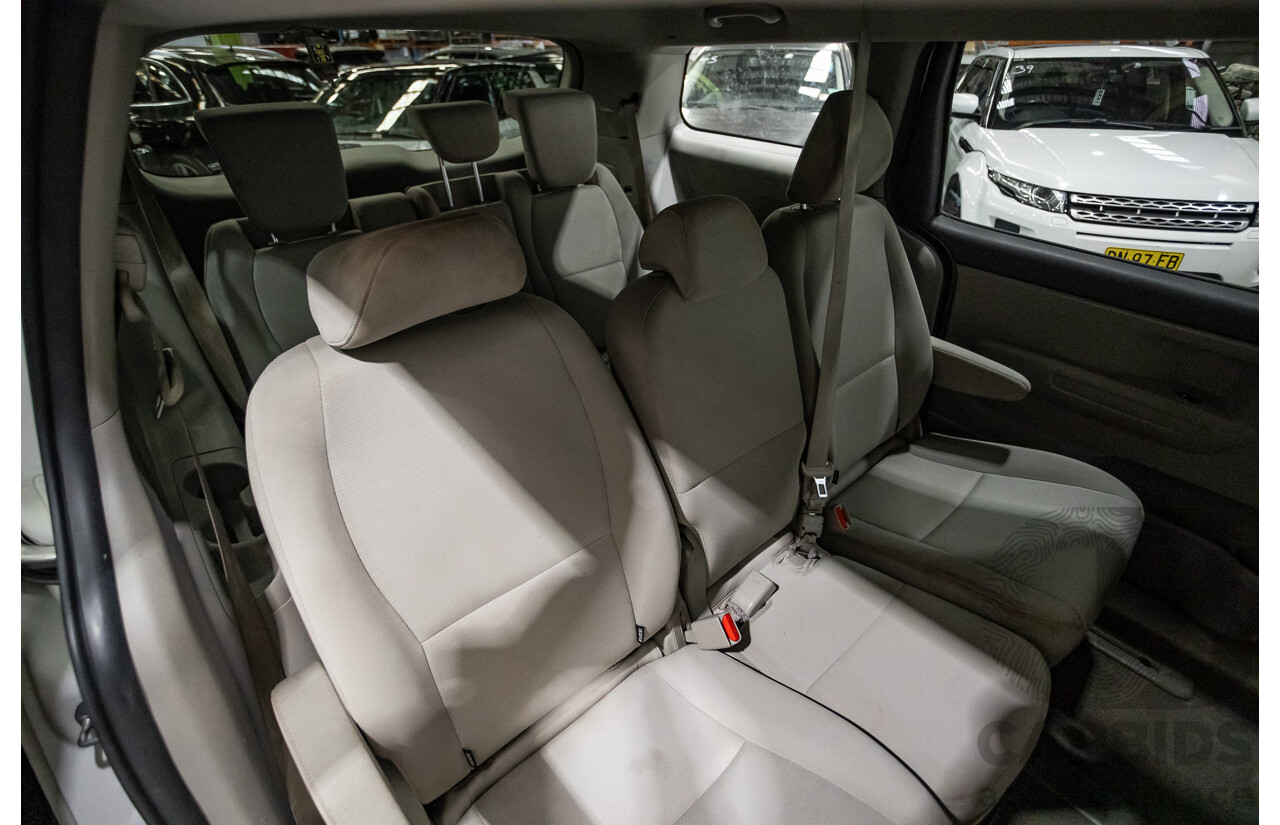 07/2016 Kia Carnival S YP MY16 4D Wagon White 3.3L - 8 Seats