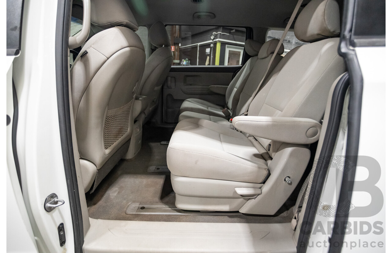 07/2016 Kia Carnival S YP MY16 4D Wagon White 3.3L - 8 Seats
