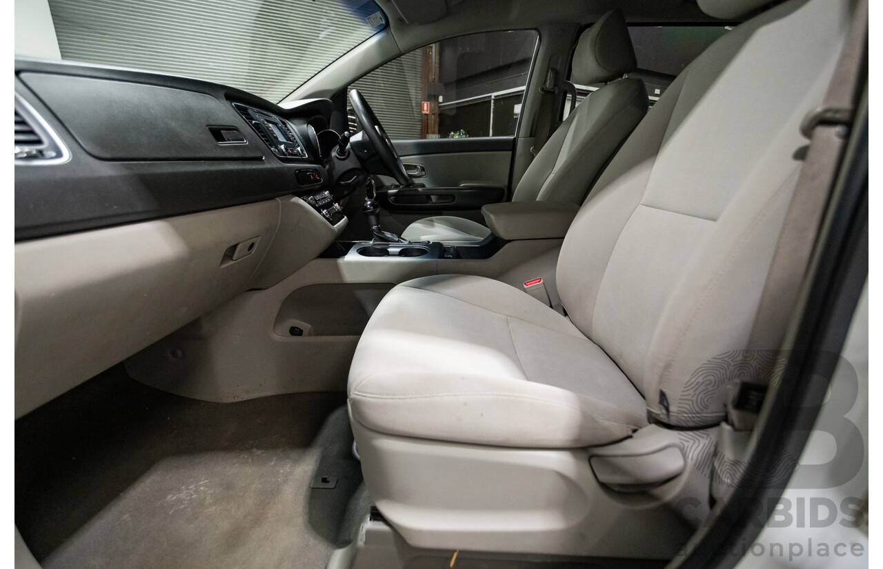 07/2016 Kia Carnival S YP MY16 4D Wagon White 3.3L - 8 Seats