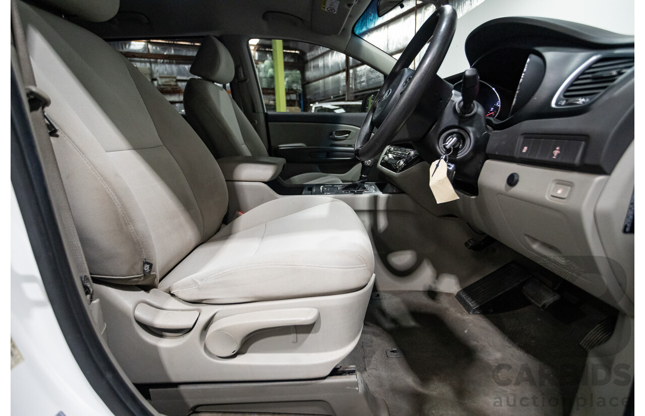 07/2016 Kia Carnival S YP MY16 4D Wagon White 3.3L - 8 Seats