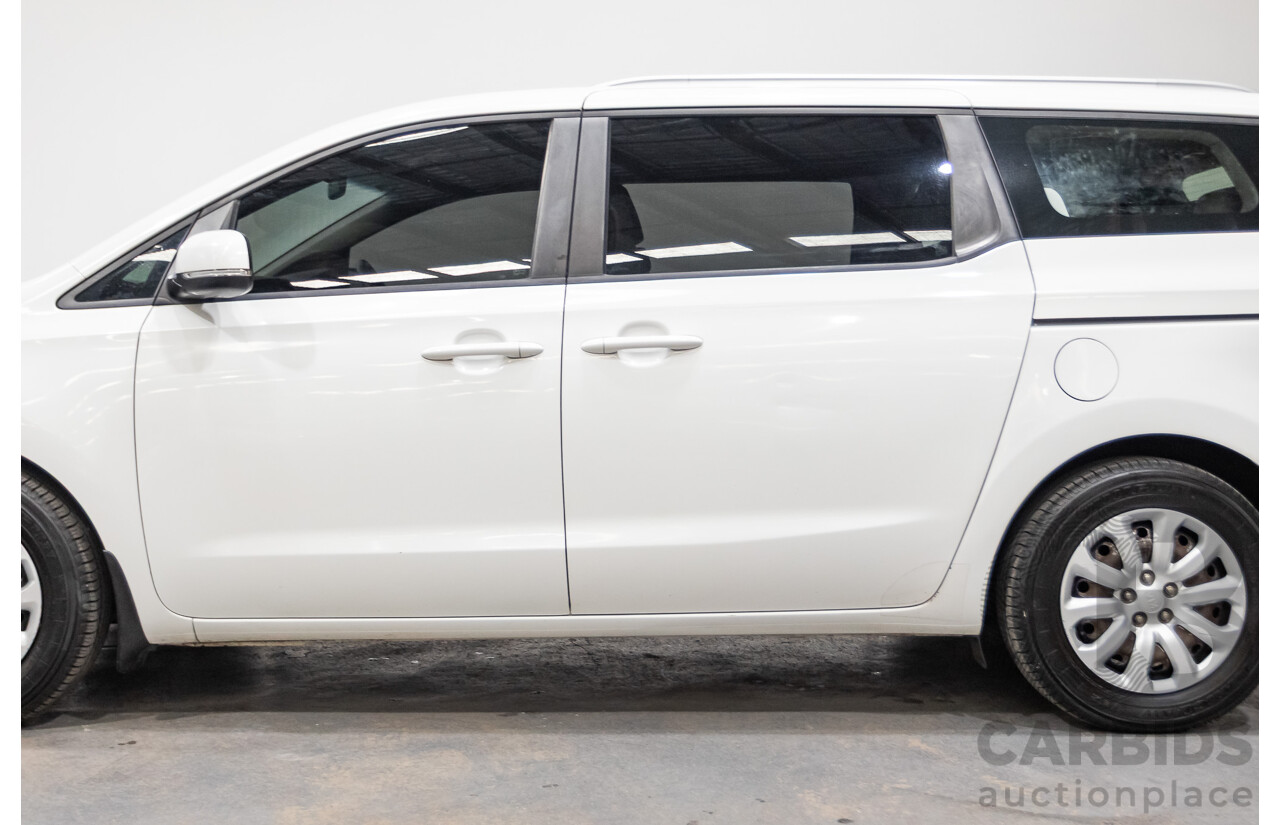 07/2016 Kia Carnival S YP MY16 4D Wagon White 3.3L - 8 Seats