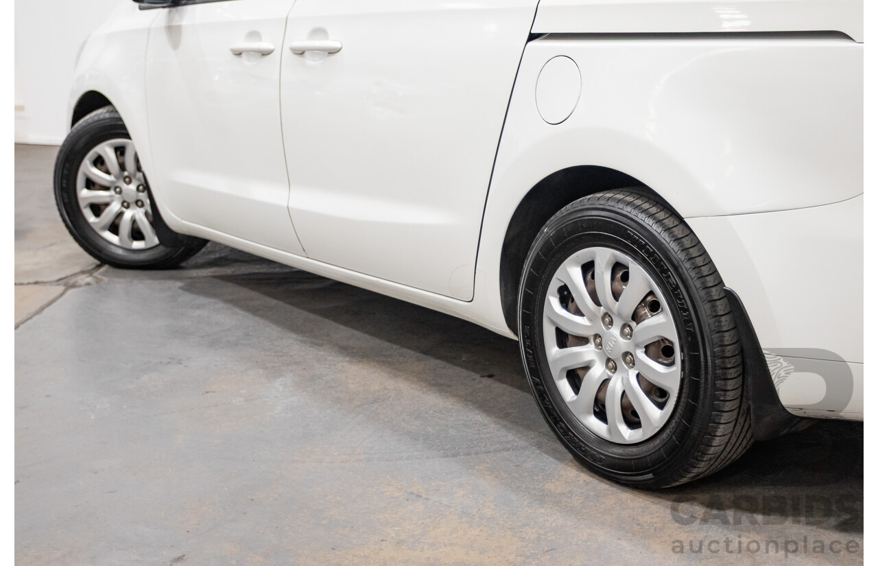07/2016 Kia Carnival S YP MY16 4D Wagon White 3.3L - 8 Seats