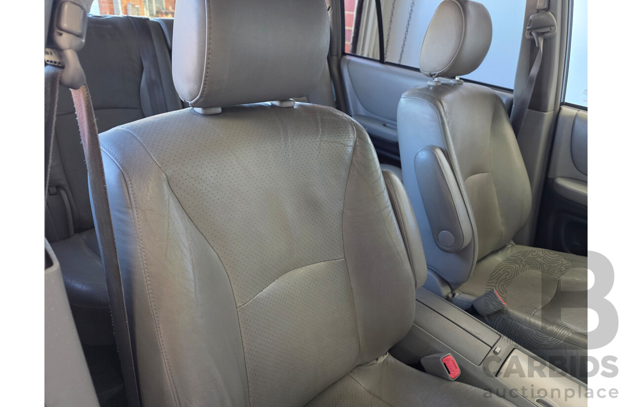 2/2005 Toyota Kluger CVX (AWD) MCU28R 4d Wagon Black 3.3L - 7 Seats