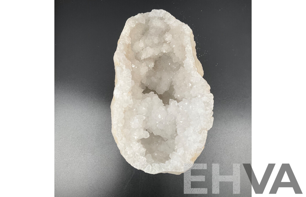 2.2KG Quartz Geode
