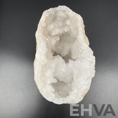 2.2KG Quartz Geode