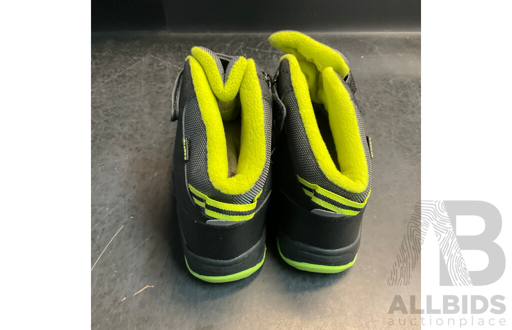 Assorted Kids Thermoboots & Shoes - Size Vary - Lot of 7