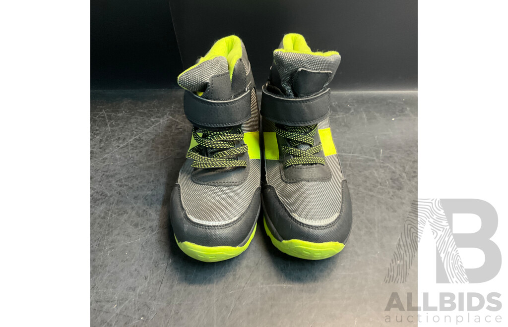 Assorted Kids Thermoboots & Shoes - Size Vary - Lot of 7