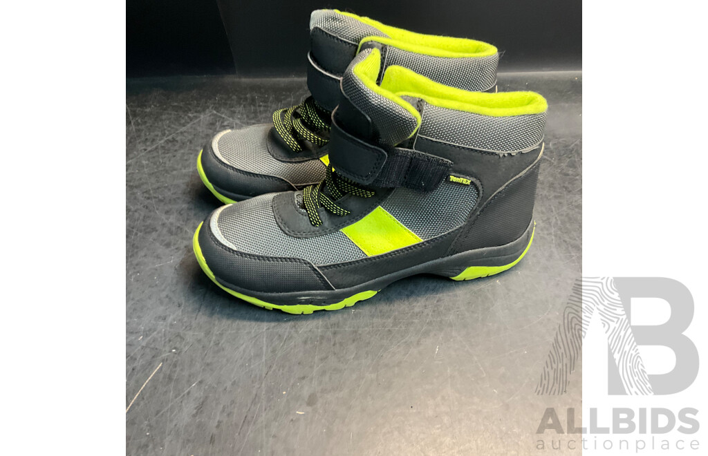 Assorted Kids Thermoboots & Shoes - Size Vary - Lot of 7