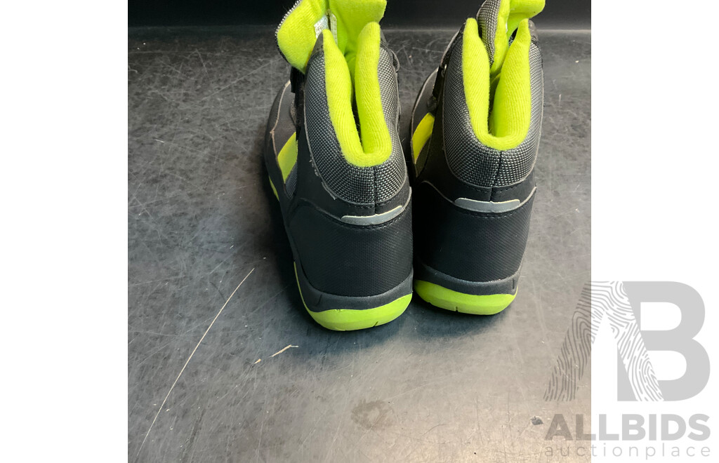 Assorted Kids Thermoboots & Shoes - Size Vary - Lot of 7