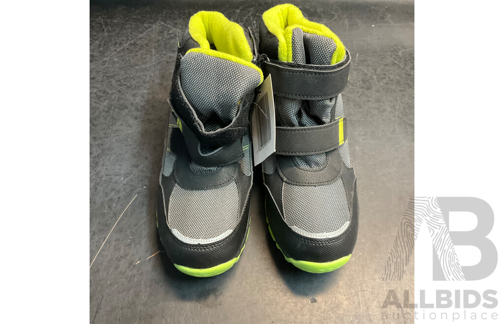 Assorted Kids Thermoboots & Shoes - Size Vary - Lot of 7