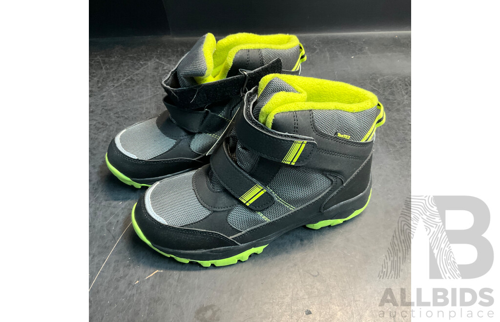 Assorted Kids Thermoboots & Shoes - Size Vary - Lot of 7