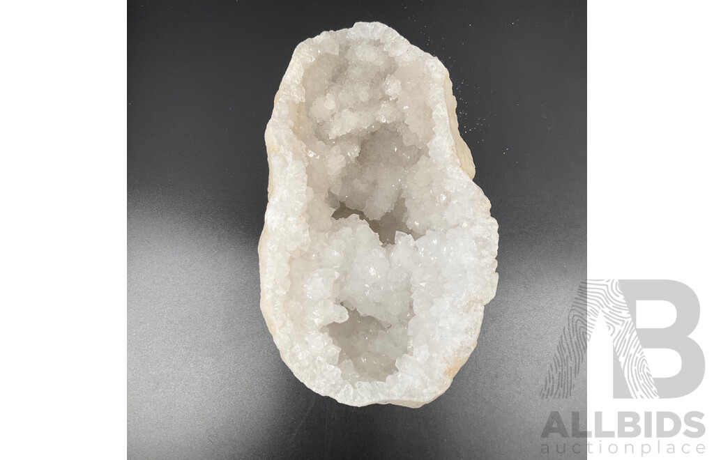 2.2KG Quartz Geode