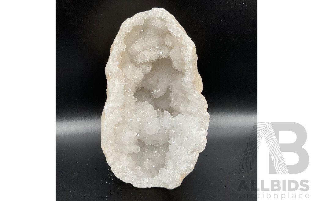 2.2KG Quartz Geode
