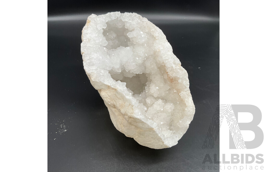 2.2KG Quartz Geode