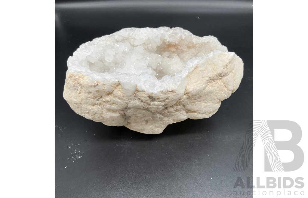 2.2KG Quartz Geode