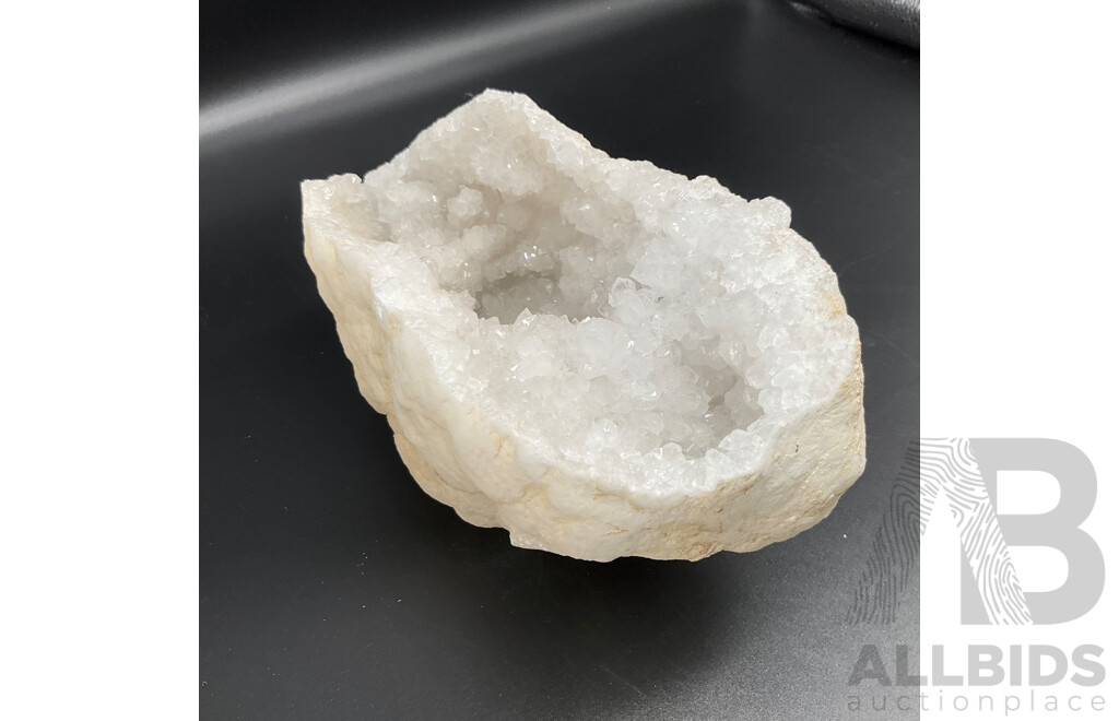 2.2KG Quartz Geode