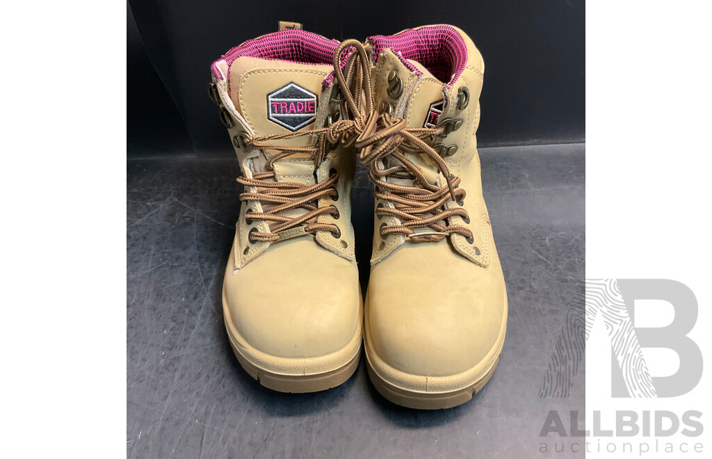 Tradie Women's Size 7 Workboots