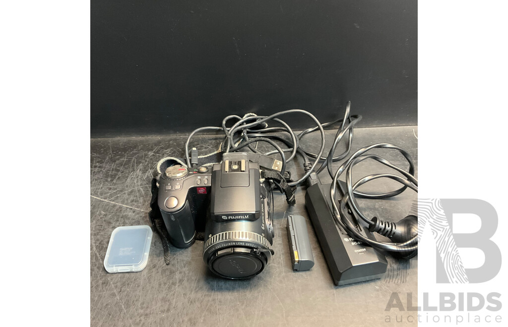 Assorted Digital Camera - Untested & for Repair