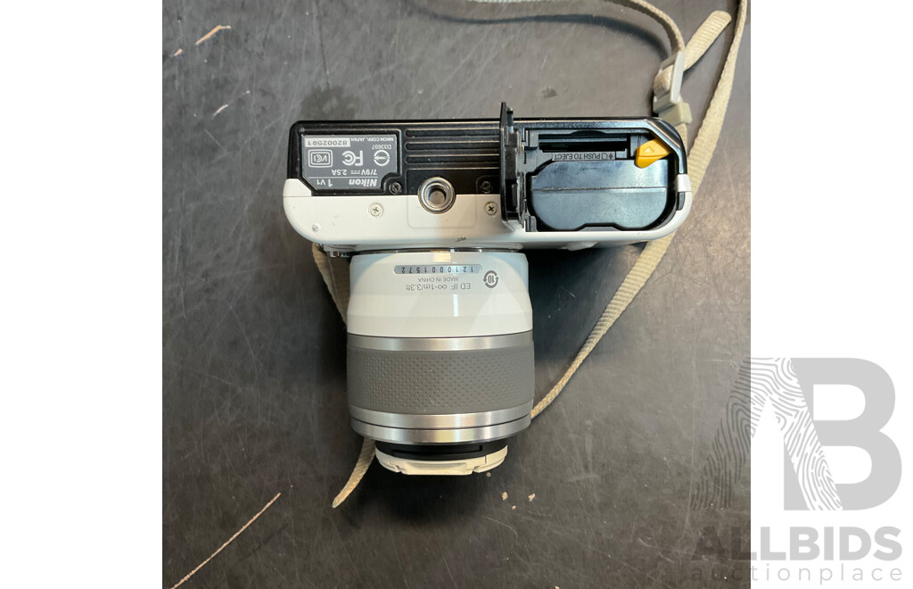 NIKON V1 Digital Camera with 10-30mm & 30-110 Mm Lens & SB-N5 Flash with Lowepro Camera Bag